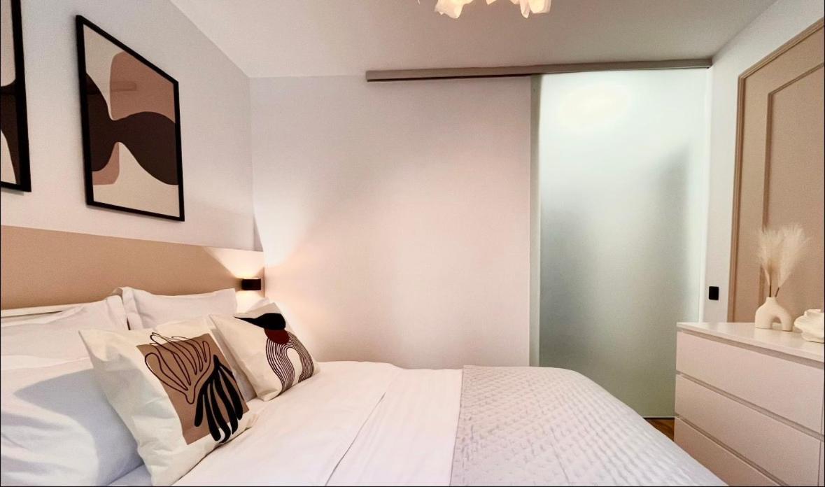 Apartament Dorobanti Unique Designed Bucureşti